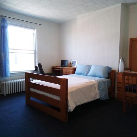 A Cozy Bedroom For You To Relax Питсбърг Екстериор снимка